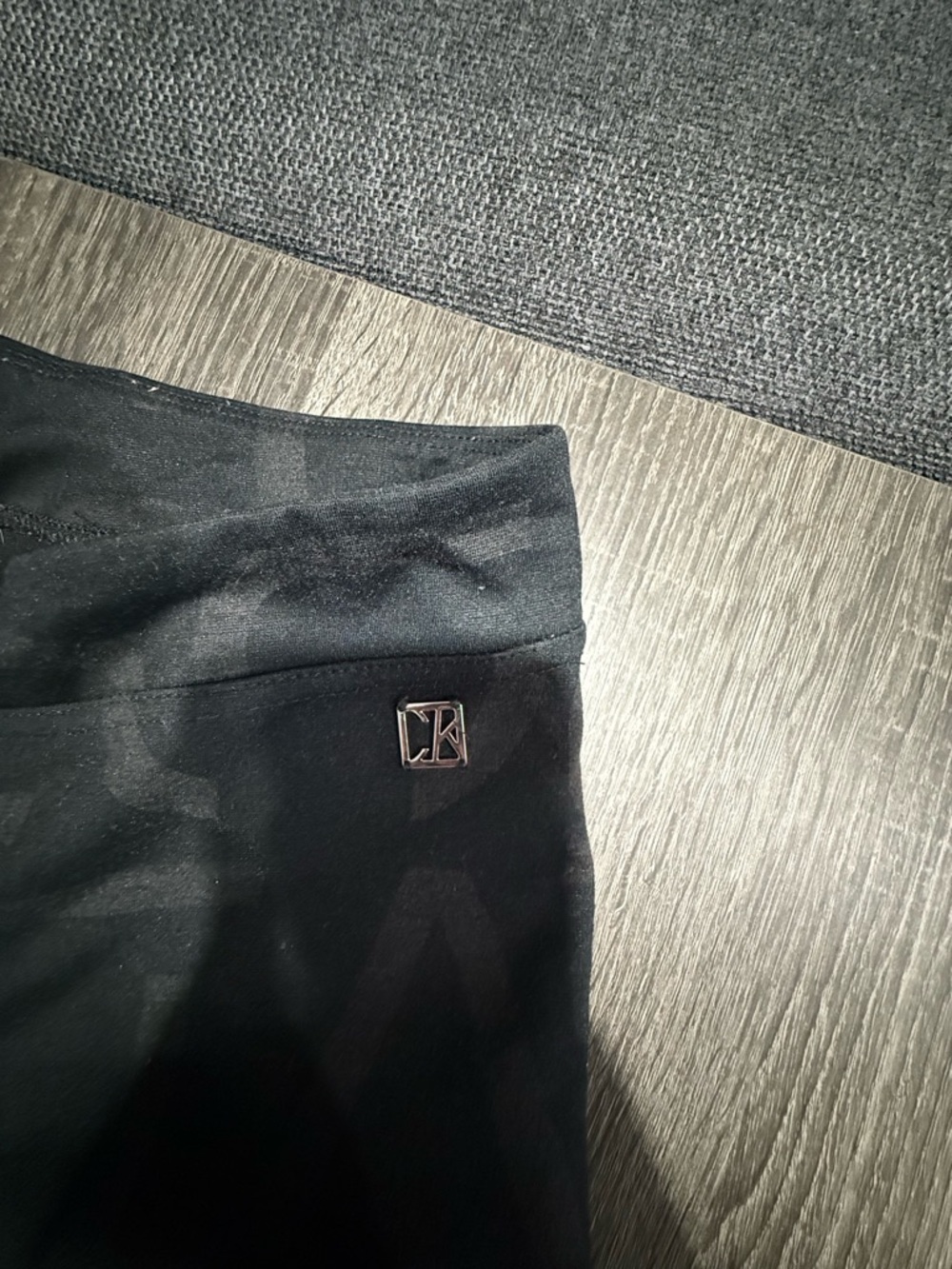Calvin Klein Charcoal & Black Logo-Pattern Leggings - Picture 6 of 9